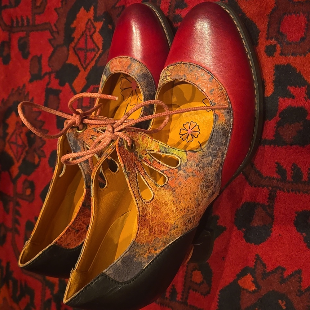 NWOT  L'Artiste Kallandra
